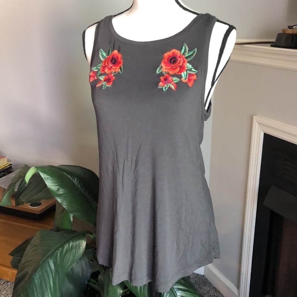 American Eagle embroidered soft and sexy tank